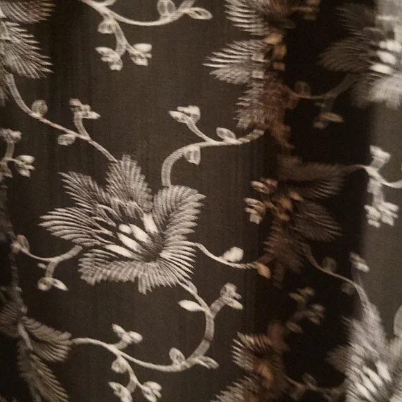 EUC APT 9 BLACK AND WHITE TANK - Picture 3 of 9